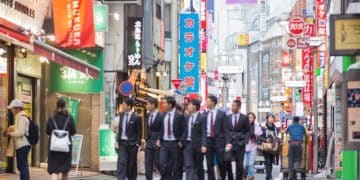 最新ニュース：日本の労働市場、有効求人倍率が1.3倍に上昇 - Cover Image