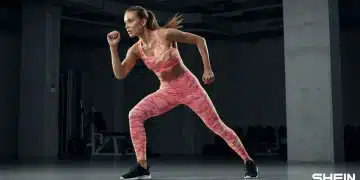 Atleta feminina vestindo Shein Sportswear em um treino intenso, destacando a fusão de estilo e funcionalidade das coleções de 2025.